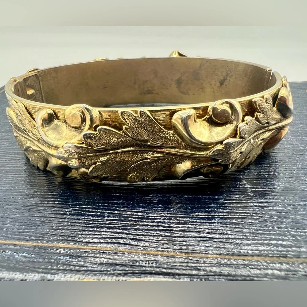Chunky vintage baroque sculptured gold tone bracelet signed